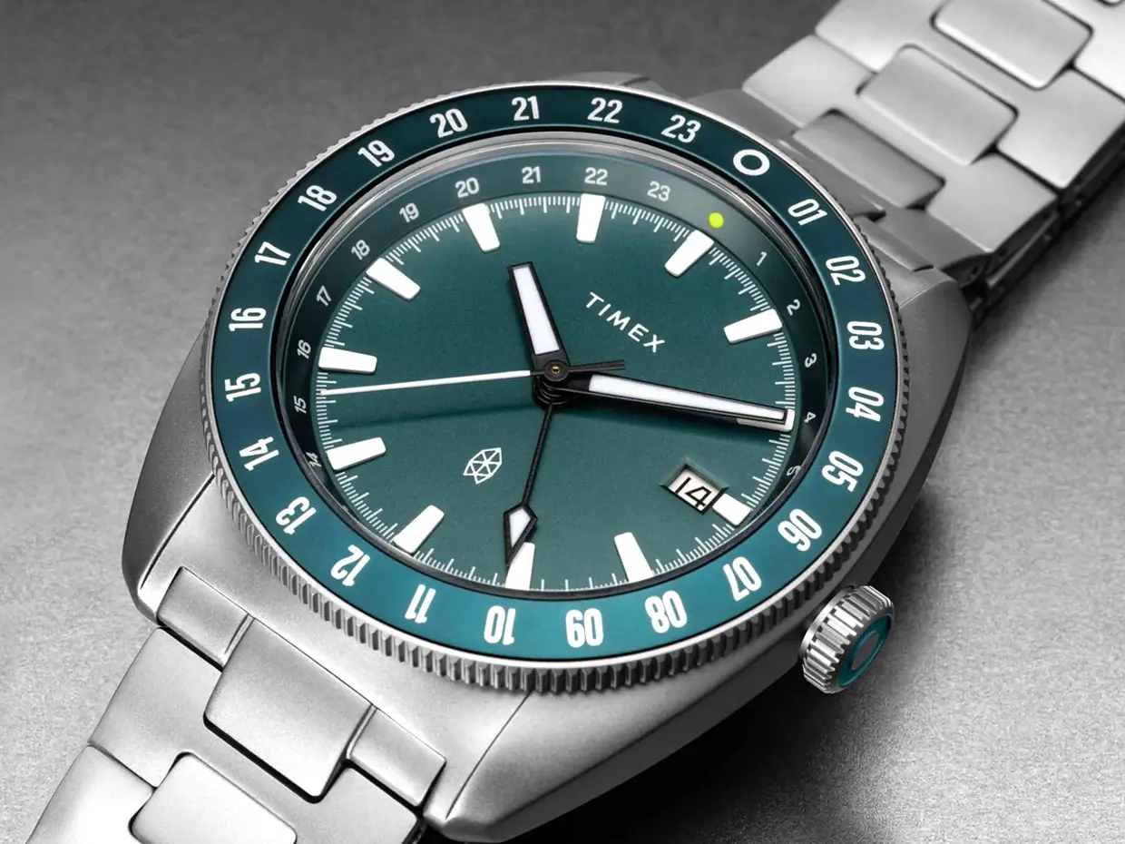 Kembali Berkolaborasi dengan James Brand Timex Rilis Automatic Titanium GMT Emerald Edition