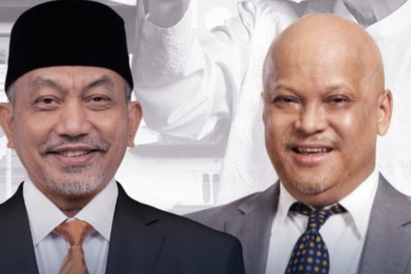 Ilham Habibie Pamer Jam Tangan BJ Habibie di Debat Pilgub Jabar